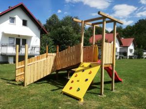 Ο χώρος παιχνιδιού για παιδιά στο Domki Cztery Pory Roku