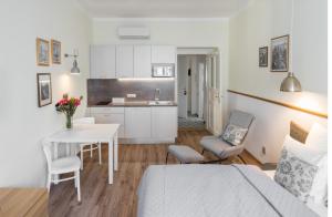 Posteľ alebo postele v izbe v ubytovaní Mordecai 12 Apartments by Adrez