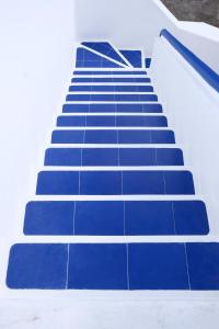 a set of blue stairs in a building at D´Gecko Hotel in Moalboal