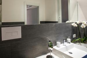 A bathroom at Ci'Cala House