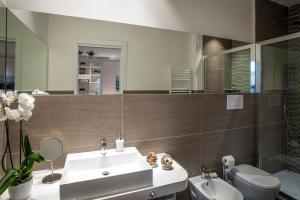 A bathroom at Ci'Cala House