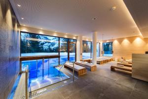 Bazén v ubytování Adler Damüls Gasthof Hotel nebo v jeho okolí