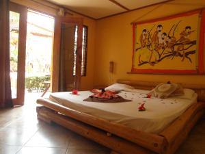 Postel nebo postele na pokoji v ubytování Samara Palm Lodge
