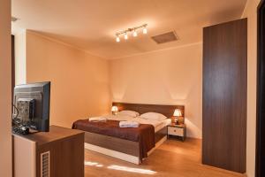 Postel nebo postele na pokoji v ubytování Hotel Gino Wellness Rabath