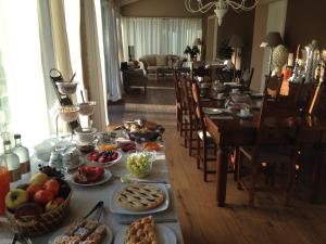 una mesa con muchos platos de comida. en A Casa Di Delia B&B Charming House, en Sant'Elena di Silea
