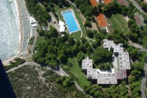 Bazén v ubytování Hotel degli Ulivi nebo v jeho okolí