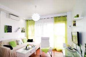 A television and/or entertainment centre at Summerland Apartments Rota