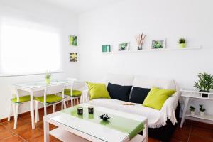 A seating area at Summerland Apartments Rota