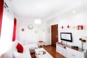 A television and/or entertainment centre at Summerland Apartments Rota