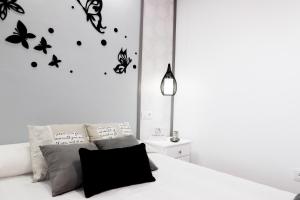A bed or beds in a room at Summerland Apartments Rota