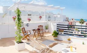 A balcony or terrace at Summerland Apartments Rota