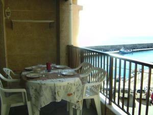 a table on a balcony with a view of the water at Vistas al mar y cerca de la playa in L'Ametlla de Mar