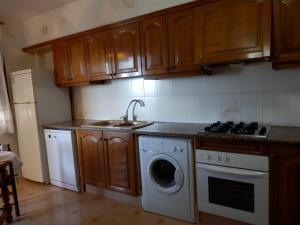 A kitchen or kitchenette at Vistas al mar y cerca de la playa