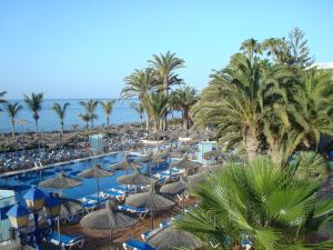 Bazén v ubytování VIK Hotel San Antonio nebo v jeho okolí