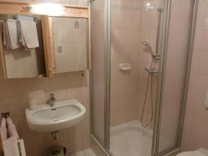 Łazienka w obiekcie Pension Appartement Ambrosi