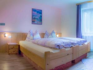 Postel nebo postele na pokoji v ubytování Hotel Alpenfriede