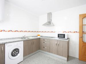Kuchyň nebo kuchyňský kout v ubytování AReH Apartamentos