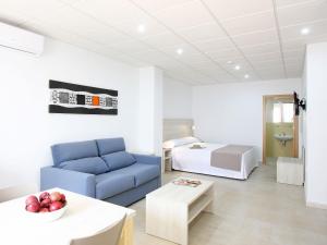 Postel nebo postele na pokoji v ubytování AReH Apartamentos + 24 fotografií