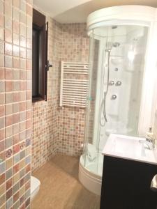 A bathroom at Apartamentos Rurales Flor De Lavanda