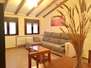 A seating area at Apartamentos Rurales Flor De Lavanda