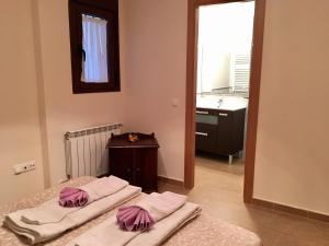 A bed or beds in a room at Apartamentos Rurales Flor De Lavanda