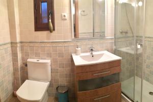 A bathroom at Apartamentos Rurales Flor De Lavanda