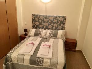 A bed or beds in a room at Apartamentos Rurales Flor De Lavanda