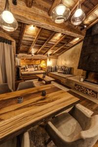 Ein Sitzbereich in der Unterkunft BelArosa Suiten & Wellness
