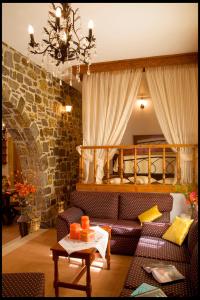 a living room with a couch and a table at Creta guesthouse ARXONTIKO! in Smárion