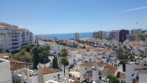Výhľad na mesto Benalmádena alebo výhľad na mesto priamo z apartmánového hotela