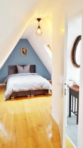 Tempat tidur dalam kamar di Bremen Apartments Nath Schnoor