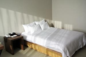 Postel nebo postele na pokoji v ubytování Jeju Noblesse Hotel