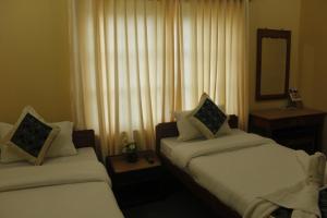 Uma cama ou camas num quarto em Hotel Nana Pokhara