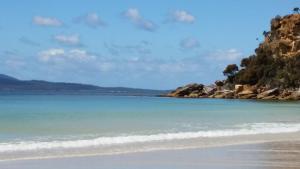 - Vistas a la playa desde la costa en Beezneez B&B, en Orford