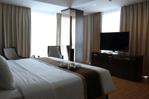 Java Palace Hotel tesisinde bir televizyon ve/veya eğlence merkezi