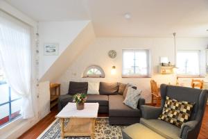 a living room with a couch and a table at Wohnung-Wattseite in Munkmarsch