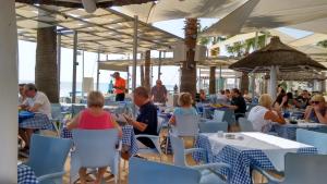 Restaurant o un lloc per menjar a Vrissaki Beach Hotel