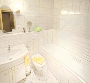Koupelna v ubytování Hotel Waldachtal