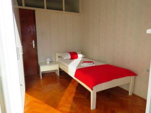 Postel nebo postele na pokoji v ubytování Novalja center
