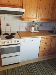 Η κουζίνα ή μικρή κουζίνα στο Solstua Three-bedroom Cottage +10 φωτογραφίες