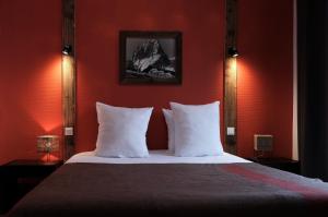 Säng eller sängar i ett rum på Hôtel La Grande Lanière