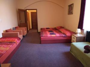 Postel nebo postele na pokoji v ubytování Guest House U Zámku
