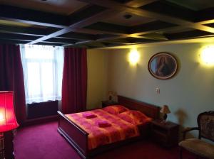 Postel nebo postele na pokoji v ubytování Guest House U Zámku