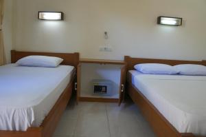 Un pat sau paturi într-o cameră la Koi Gili Guest House