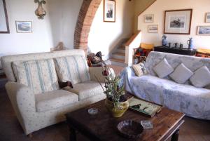 a living room with two couches and a coffee table at Podere San Giovanni in Montoro