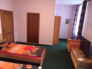 Postel nebo postele na pokoji v ubytování Guest House U Zámku
