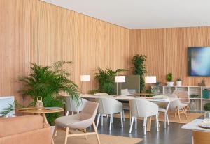 a dining room with a table and chairs at Melia Palma Bay in Palma de Mallorca