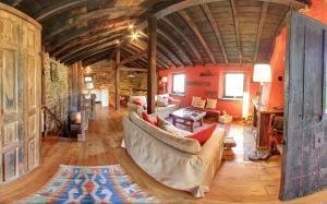 a large living room with a large couch in a house at Cabañas con Encanto in San Roque de Ríomiera