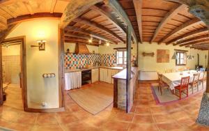A kitchen or kitchenette at Cabañas con Encanto
