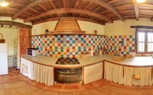 A kitchen or kitchenette at Cabañas con Encanto